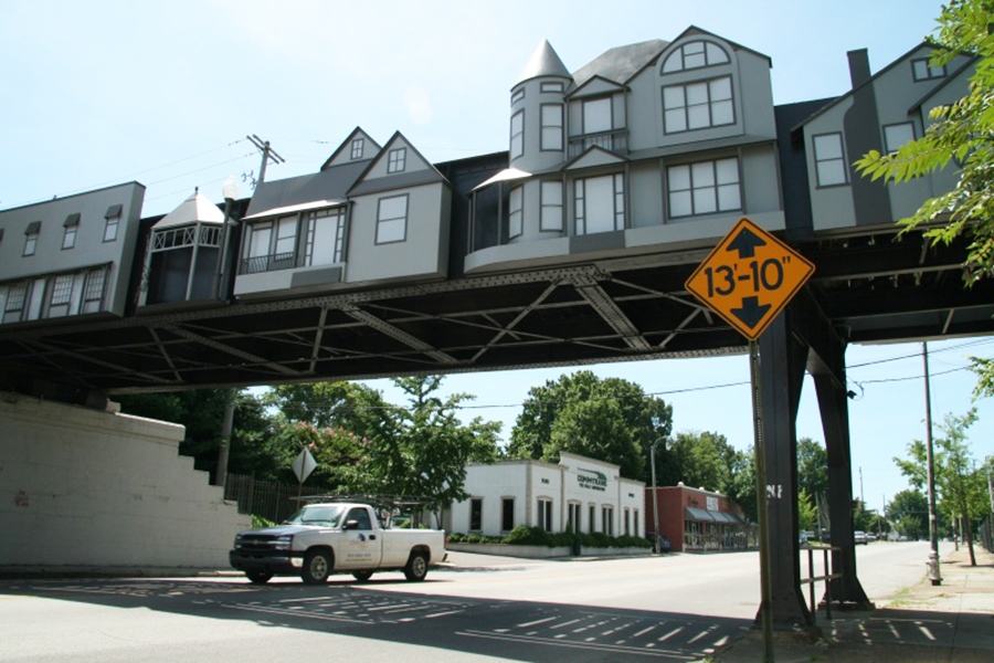 Cooper-Young Trestle in Memphis, Tennessee | Photo by Jill Turman, courtesy Urban Art Commission