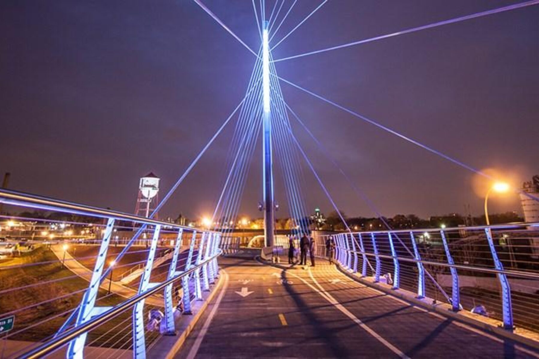 Martin Olav Sabo Bridge over Hiawatha Avenue along the Midtown Greenway in Minnesota | Photo courtesy Tony Webster | CC by 2.0