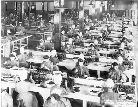 Bottling pickles at the Heinz factory in 1904 in Pennsylvania | Photo courtesy Detre Library and Archives, Sen. John Heinz History Center