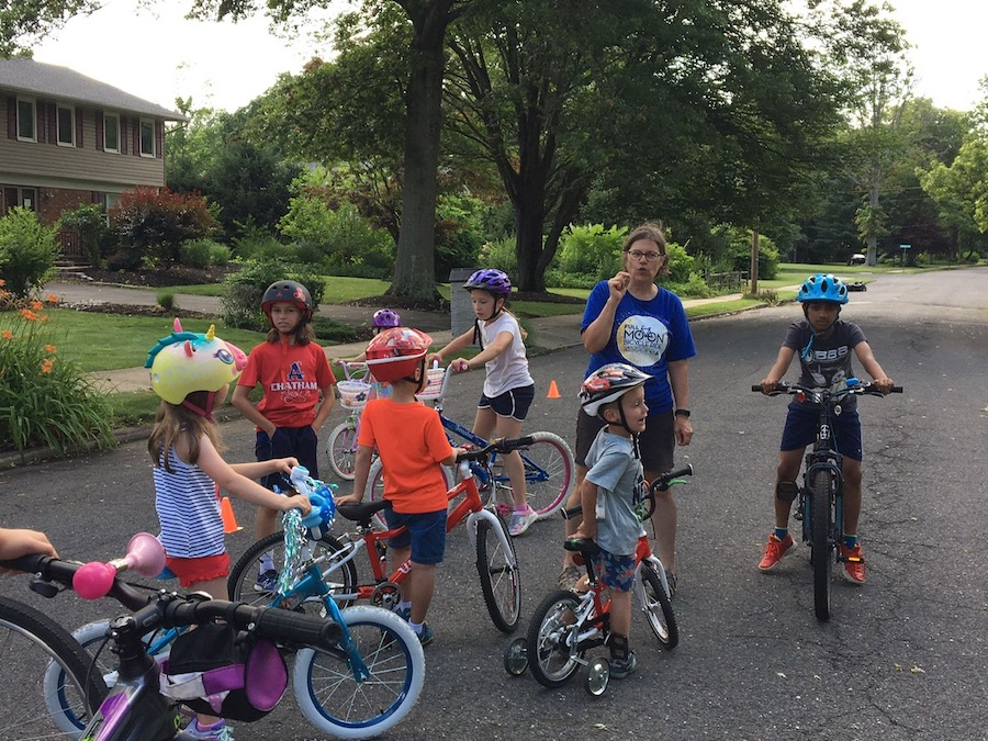 Silvia Ascarelli organizing summer bike games | Photo by Ariane Rimawi
