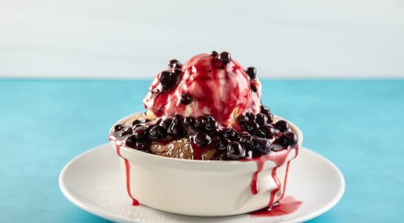 Huckleberry Cobbler at the Coeur d’Alene Resort's Dockside restaurant in Idaho | Photo courtesy Coeur d’Alene Resort