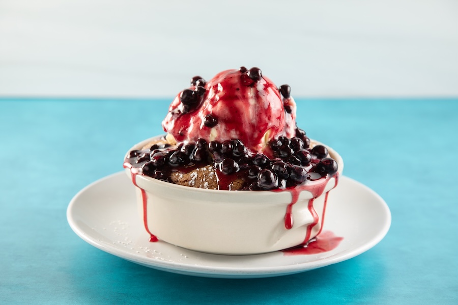 Huckleberry Cobbler at the Coeur d’Alene Resort's Dockside restaurant in Idaho | Photo courtesy Coeur d’Alene Resort