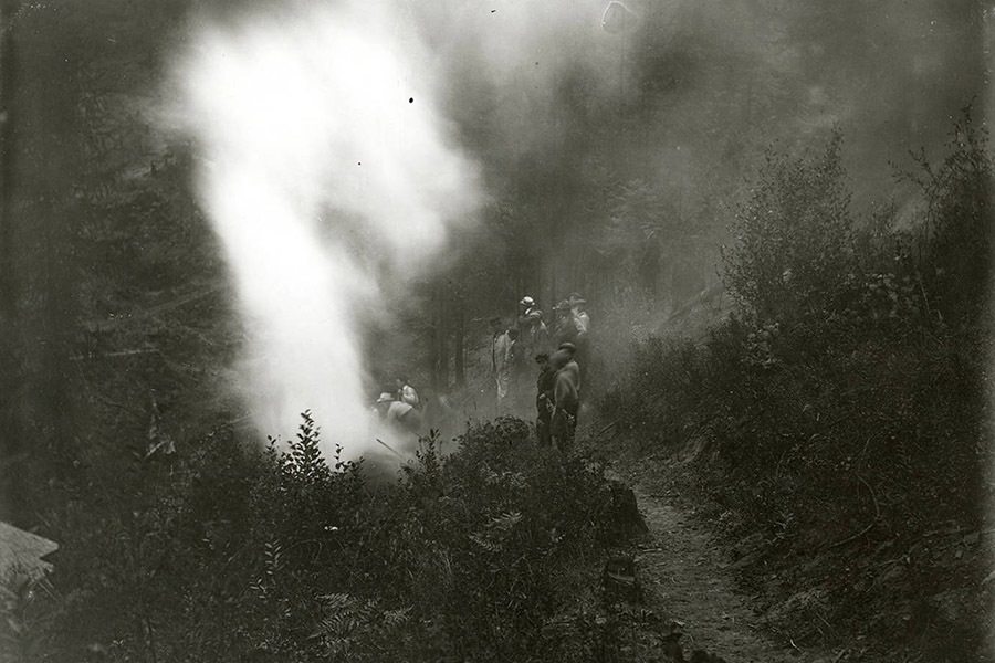 Fire crews fight the Big Burn on the hill opposite Sixth Street in Wallace, Idaho. | Courtesy University of Idaho Library Digital Collections, Barnard-Stockbridge Photograph Collection