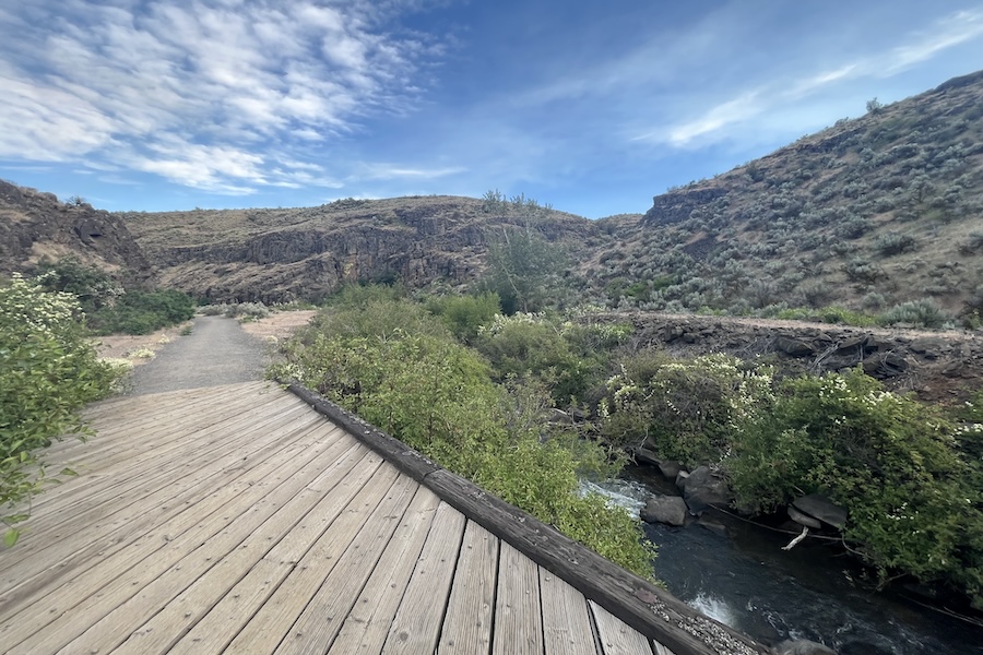 Explore the rugged landscapes of central Washington&mdash;including sagebrush and grasslands, oak woodlands and basalt cliffs&mdash;along the 3-mile Cowiche Canyon Trail. | Photo by Eileen Symons