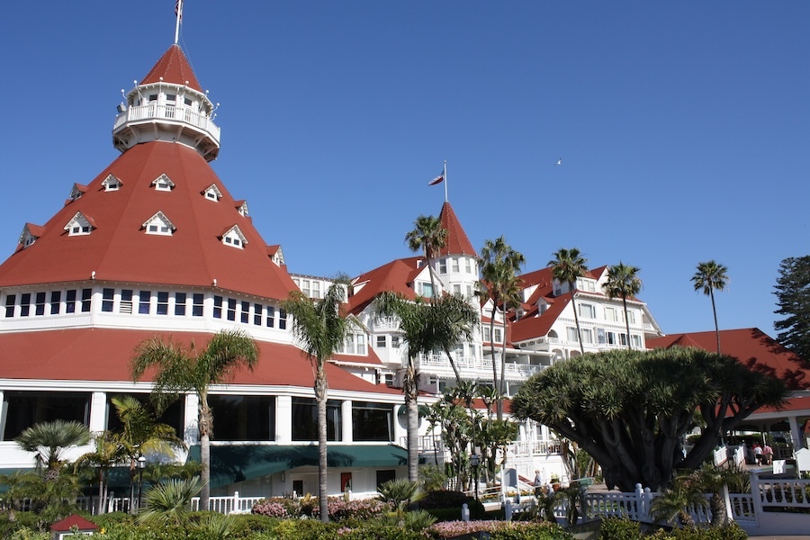 Hotel Del Coronado along Bayshore Bikeway | Photo by Juan-Bongiovanni | CC BY-2.0