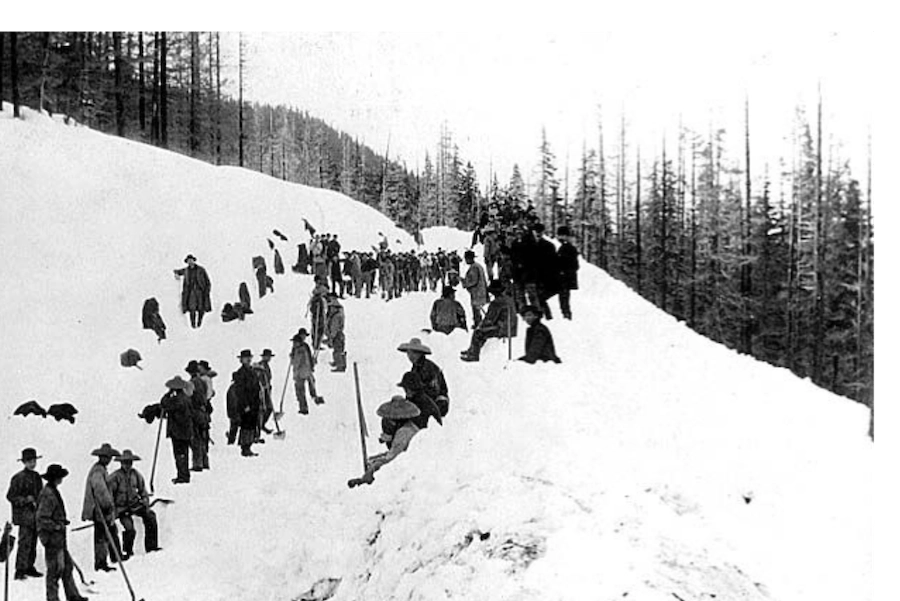Chinese workers clearing snow on what is thought to be the Northern Pacific line | Photo courtesy University of Washington Libraries, Special Collections, UW552