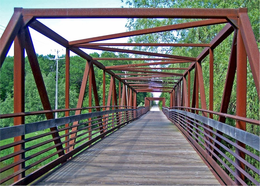Wisconsin’s Ozaukee Interurban Trail | Photo by Kate Redmond, courtesy Grafton Area Chamber of Commerce