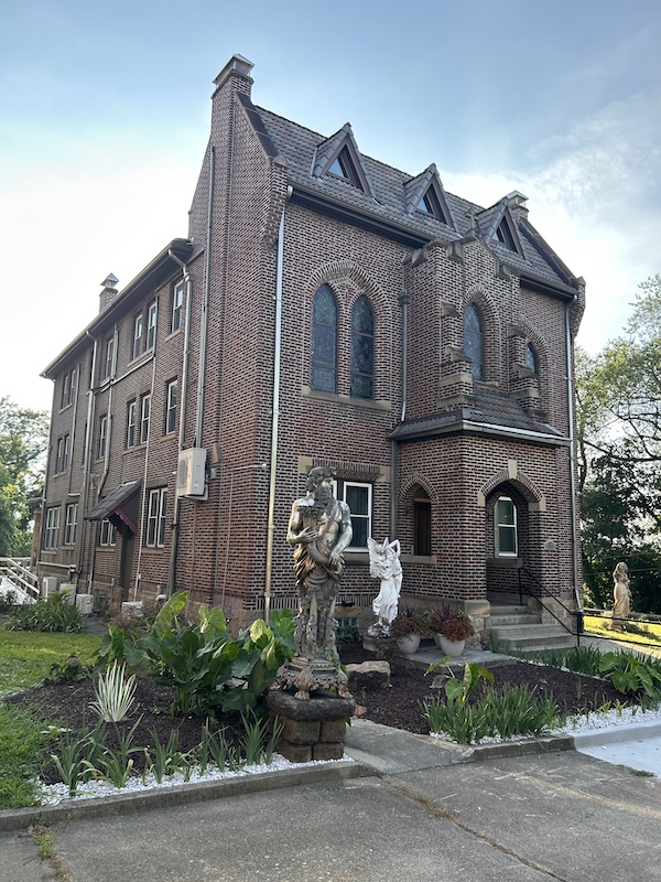 Chateau Connellsville in Pennsylvania | Photo by Ashlee Stimpson