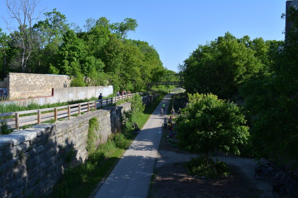 Oak Leaf Trail | Photo courtesy Riverside Park Urban Ecology Center