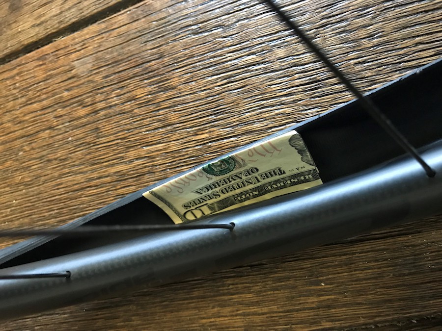 Truco del billete de un dólar | Foto de Ken Bryan, cortesía de Rails-to-Trails Conservancy