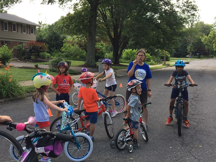 Silvia Ascarelli organizing summer bike games | Photo by Ariane Rimawi