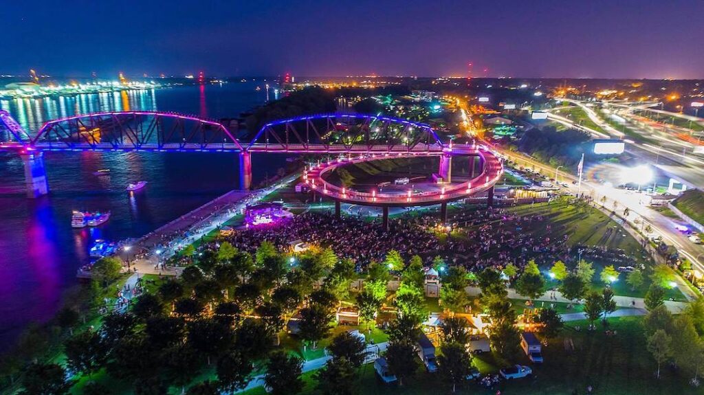 Big Four Bridge connecting Louisville, Kentucky, and Jeffersonville, Indiana | Photo by Sandor C. Zaldivar, courtesy TrailLink usesr mlwlouky59