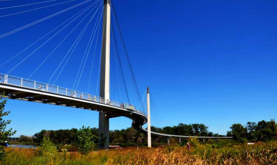 Bob Kerrey Pedestrian Bridge connecting Iowa and Nebraska | Photo courtesy John Carrel| CC by 2.0