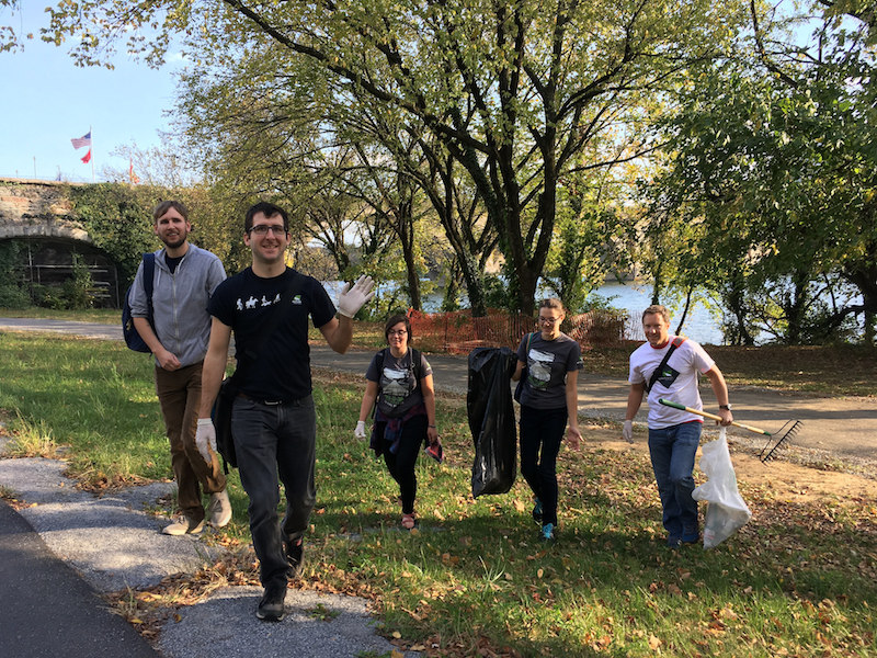 Capital Crescent Trail clean-up | Photo by Elizabeth Bean Photography