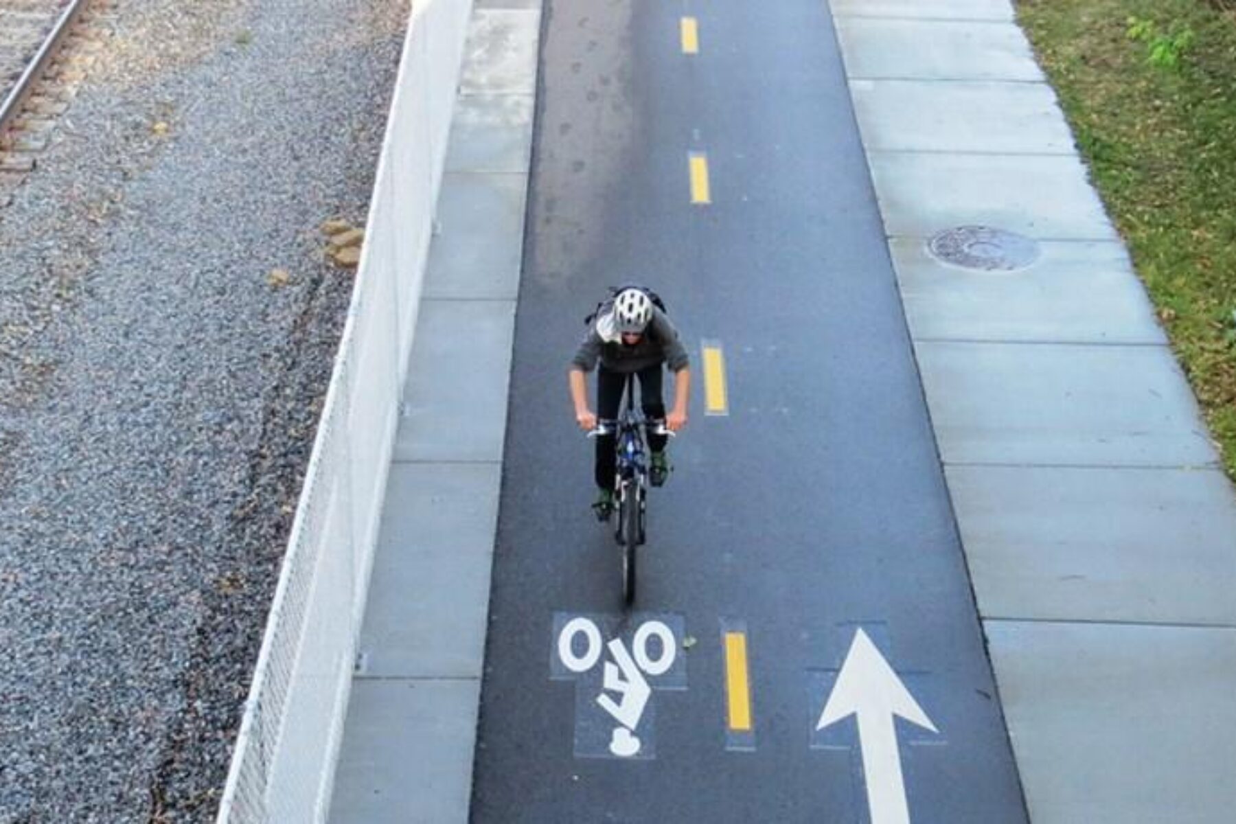 Cedar Lake Trail in Minneapolis, Minnesota | Photo by Tony Hull, Toole Design Group