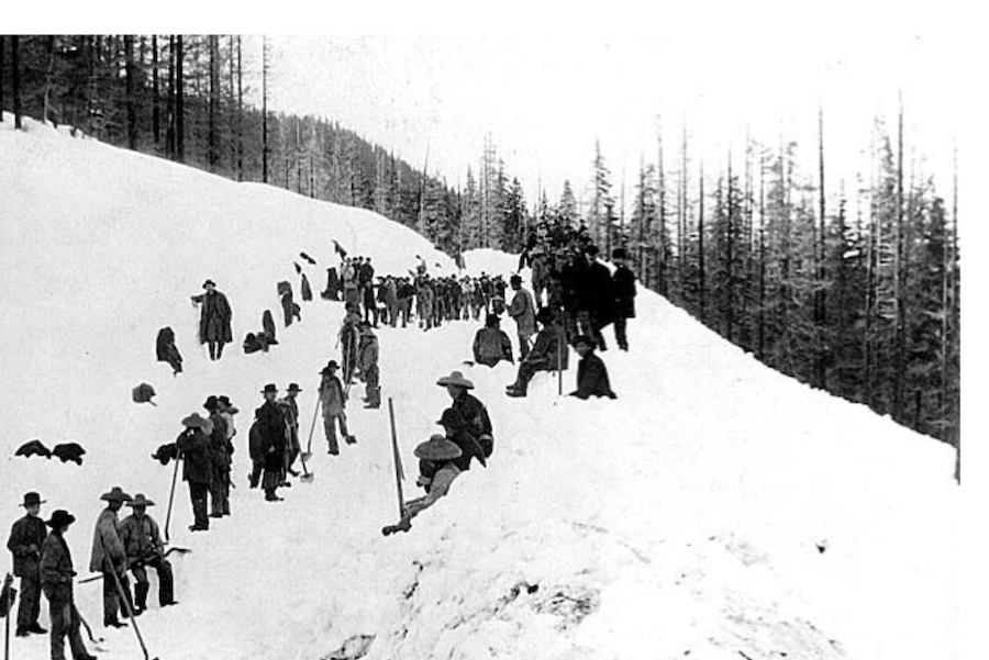 Chinese workers clearing snow on what is thought to be the Northern Pacific line | Photo courtesy University of Washington Libraries, Special Collections, UW552