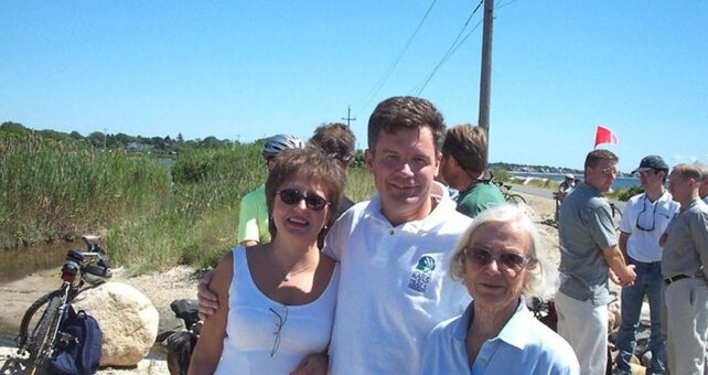 David Burwell with his wife Irene and mother Barbara in 2002 | Photo courtesy Rails-to-Trails Conservancy