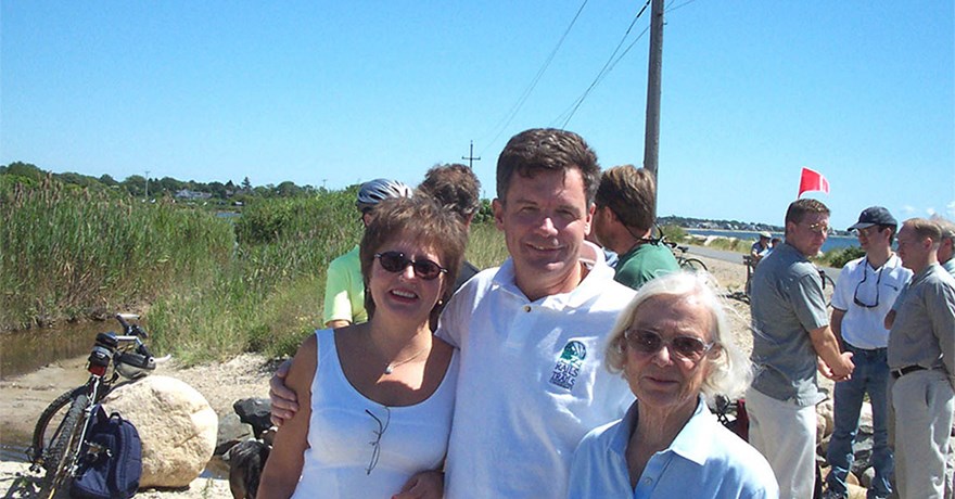 David Burwell with his wife Irene and mother Barbara in 2002 | Photo courtesy Rails-to-Trails Conservancy