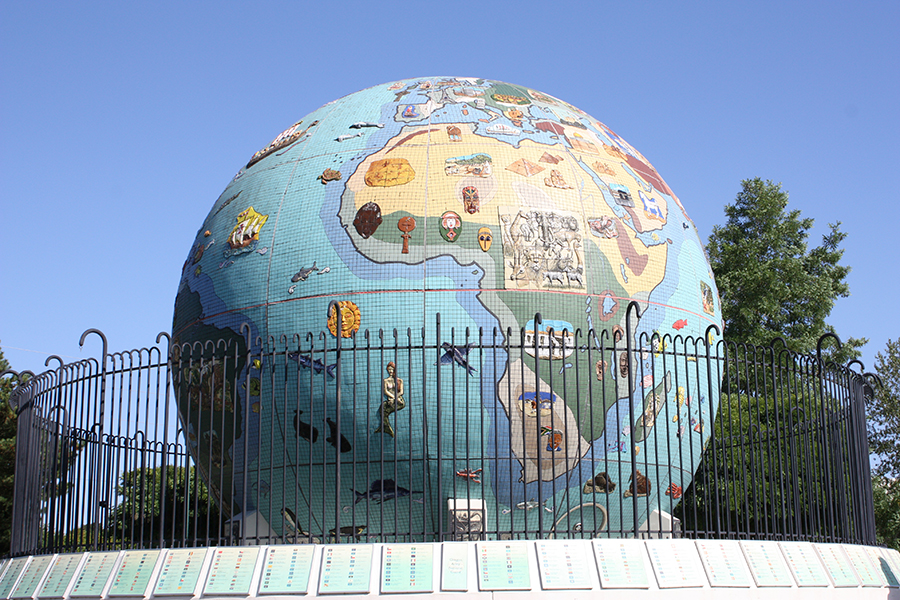 Eco Earth Globe along the Riverfront Trail in Oregon | Photo by David Lebech