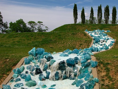 Glass waterfall in Ariel Foundation Park in Mount Vernon | Photo by Sandy Sarsfield Glass waterfall in Ariel Foundation Park in Mount Vernon | Photo by Sandy Sarsfield