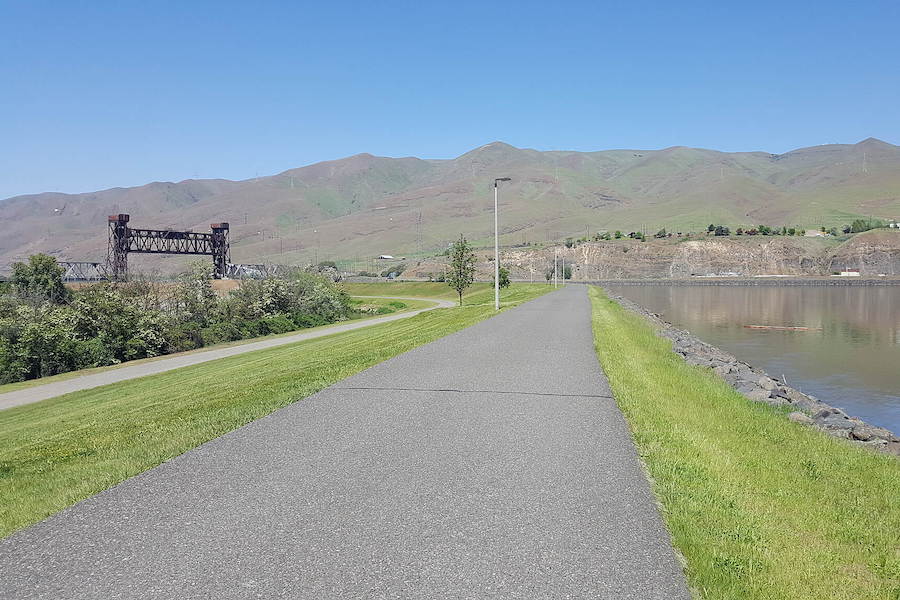 Idaho's Lewiston Levee Parkway Trail | Photo by TrailLink user moscowsharon
