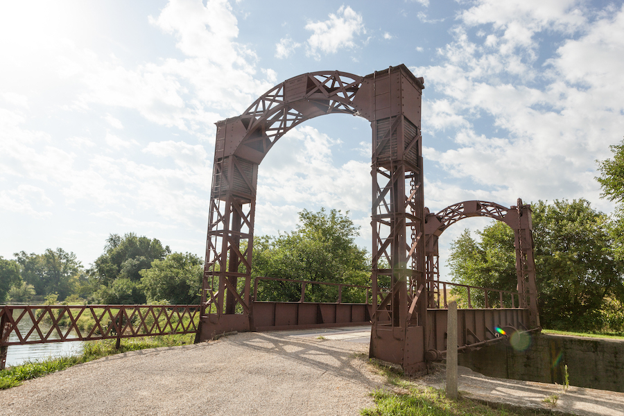 Lift bridge, Hennepin Canal | Photo courtesy of Thomas Photographic Services, Trails for Illinois