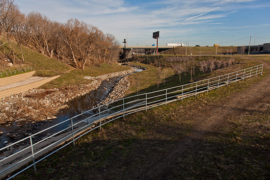 Looking east from the future trail extension toward the I-94 Bridge | Photo by Short Elliott Hendrickson Inc, courtesy Milwaukee Metropolitan Sewerage District