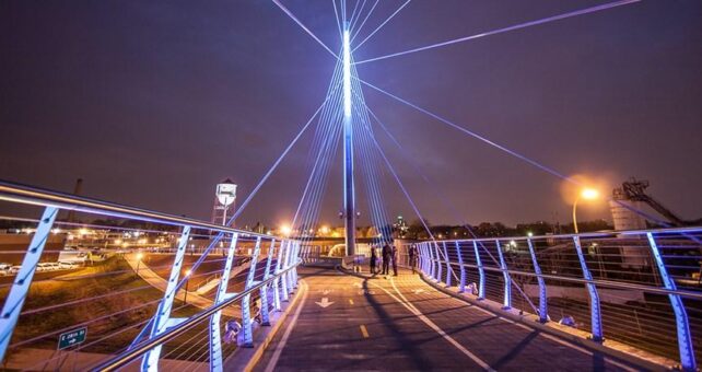 Martin Olav Sabo Bridge over Hiawatha Avenue along the Midtown Greenway in Minnesota | Photo courtesy Tony Webster | CC by 2.0