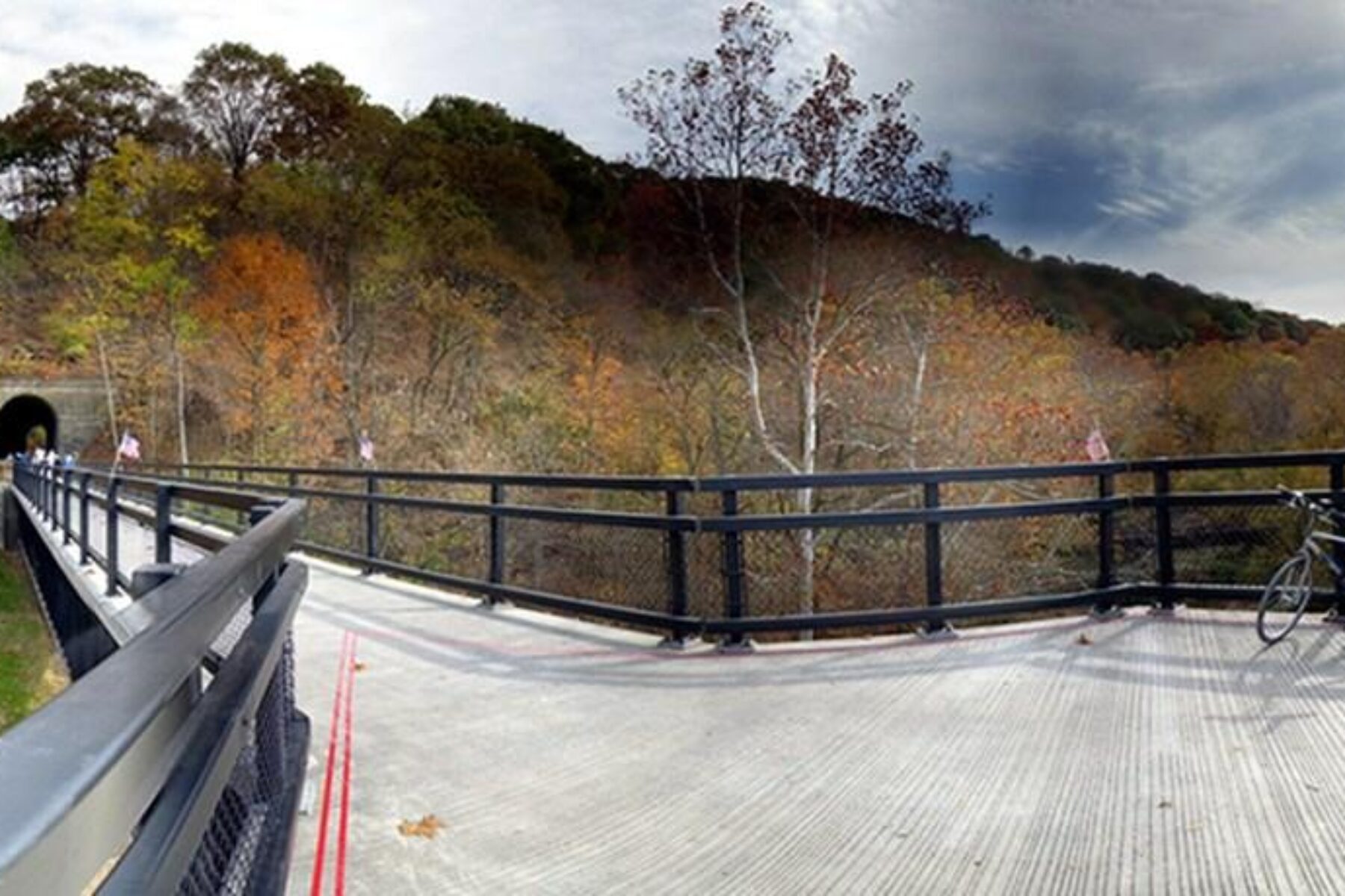 Midway across the span of the Chartiers Creek Bridge | Photo courtesy Kordite | CC by 2.0