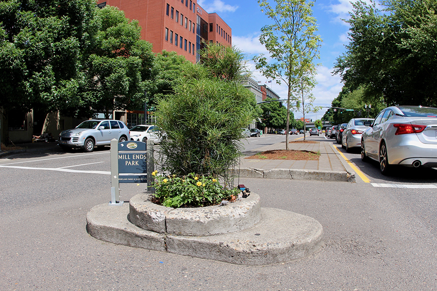 Mill Ends Park, the World's Smallest Park, along the Waterfront Bike Path in Oregon | Photo by David Thulmer via Flickr | CC BY 2.0