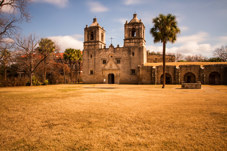 Mission along Texas' San Antonio River Walk Hike & Bike Path | Photo by StuSeeger | CC by 2.0