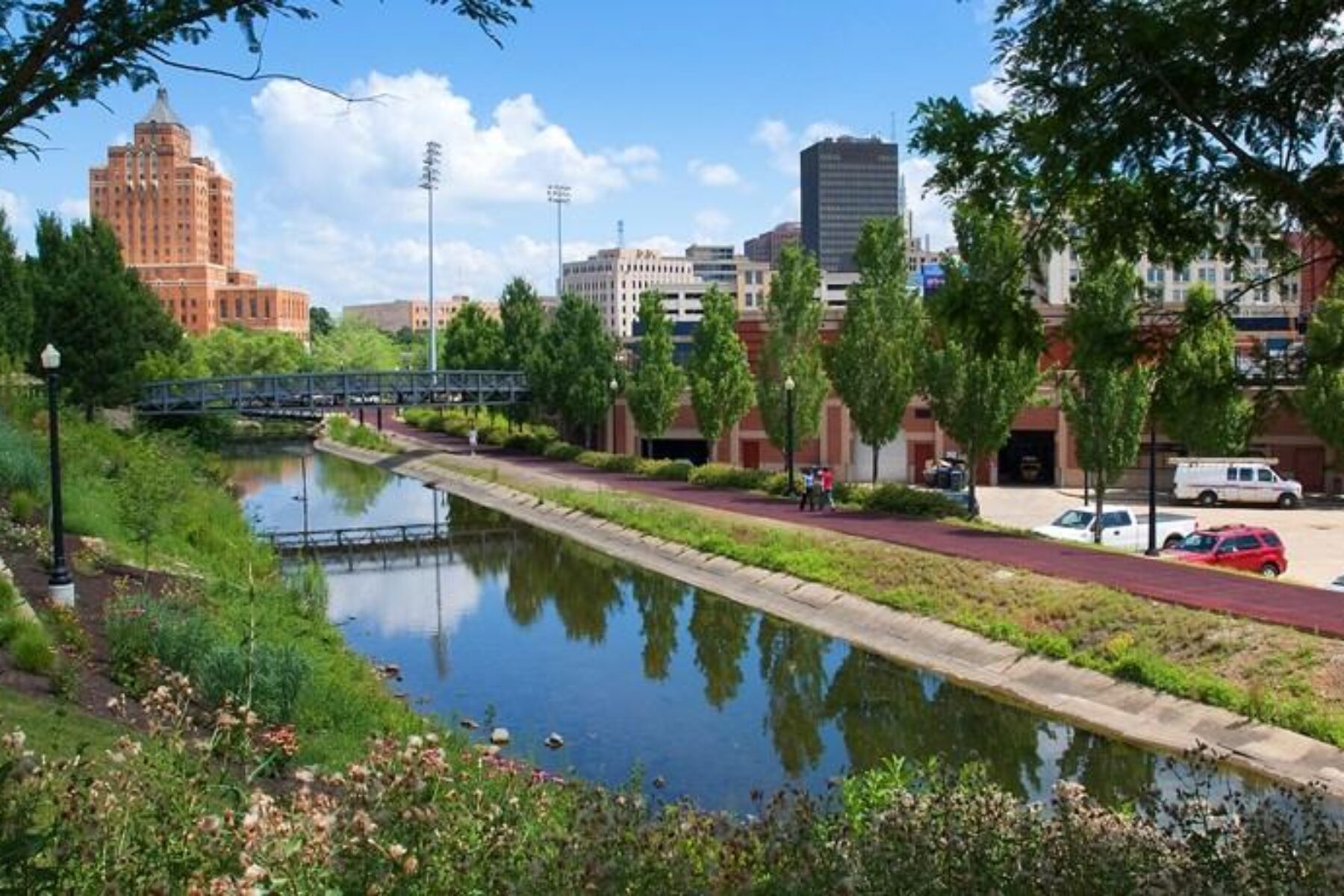 Ohio & Erie Canalway Towpath Trail in downtown Akron | Photo by Bruce Ford, courtesy Summit Metro Parks