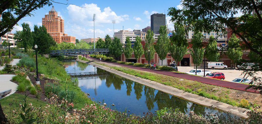 Ohio and Erie Canalway Towpath Trail in downtown Akron | Photo by Bruce S. Ford, courtesy Summit Metro Parks