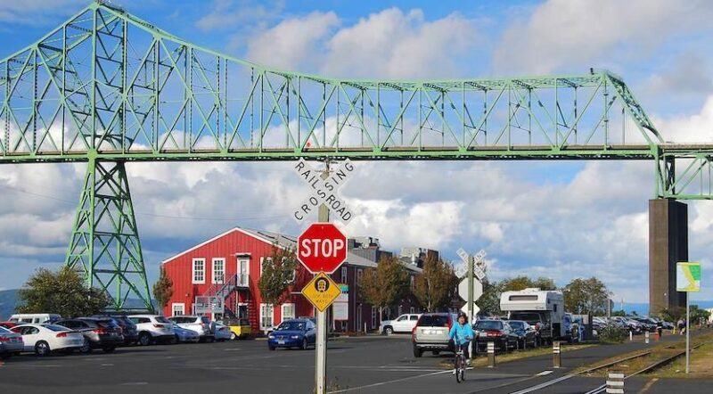 Oregon's Astoria Riverwalk | Photo by TrailLink user dabiker