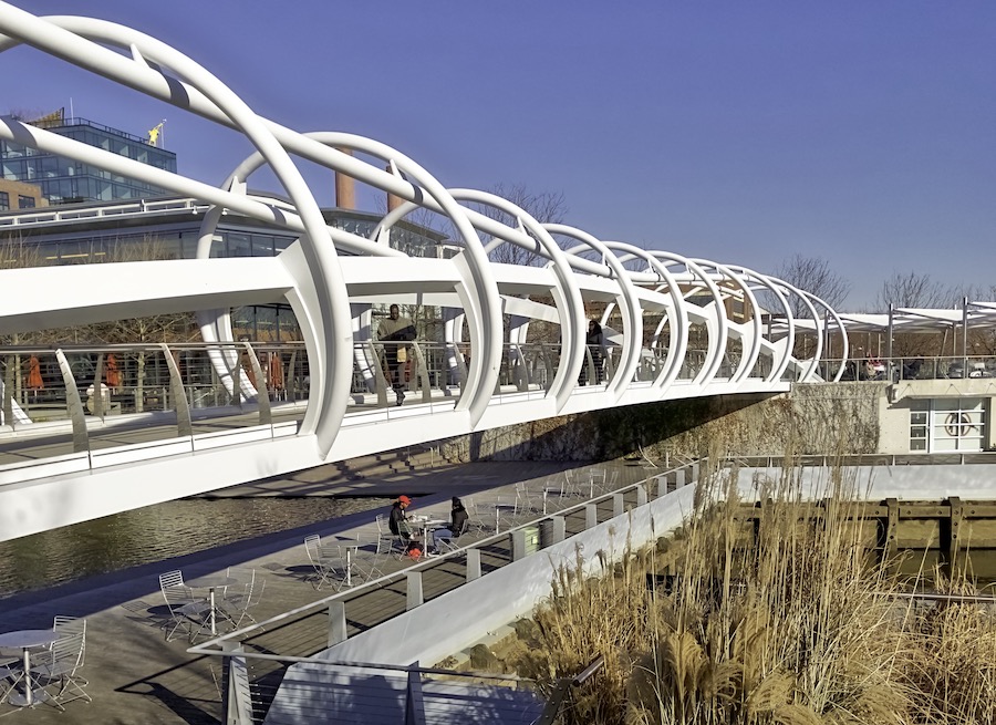 Pedestrian bridge at The Yards Park | Photo by F. Delventhal