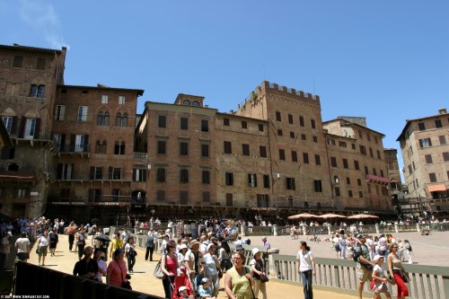 Piazza del Campo in Sienna, Italy | Photo courtesy Templar1307 | CC by 2.0