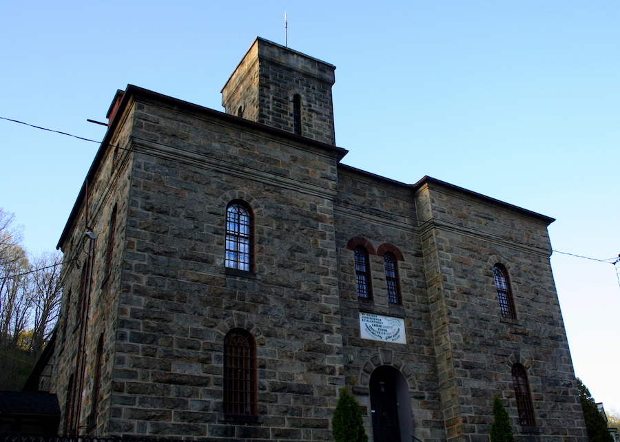 The Old Jail Museum, formerly the old Carbon County Jail, in Jim Thorpe, Pennsylvania | Photo by bulletproofsoul67 | CC by 2.0