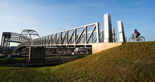 Wendy Park Bridge along the Cleveland Foundation Centennial Lake Link Trail | Photo by Jason Cohn