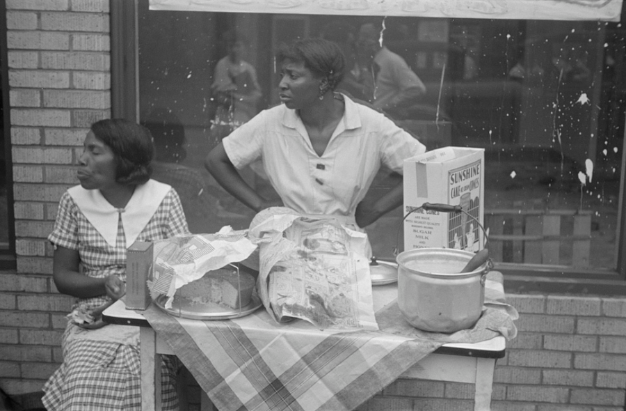 Women in Scott’s Run selling ice cream and cake in 1935 | Walker Evans Women in Scott’s Run selling ice cream and cake in 1935 | Walker Evans