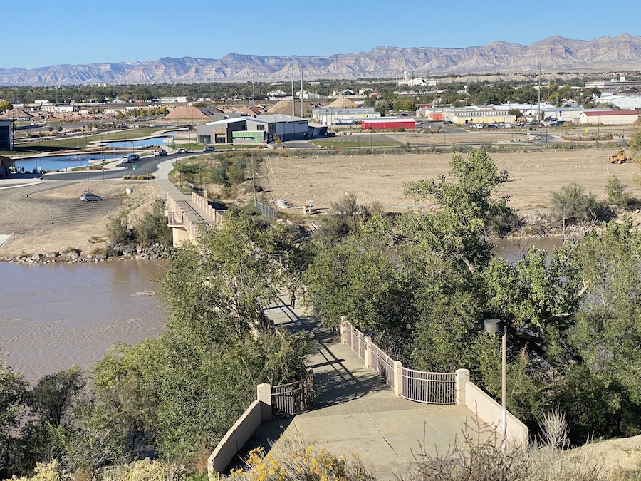 view-from-top-of-trail-eagle-rim-park