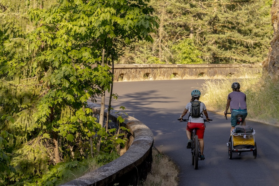 2 people biking with cargo bikes | Photo courtesy of Burley