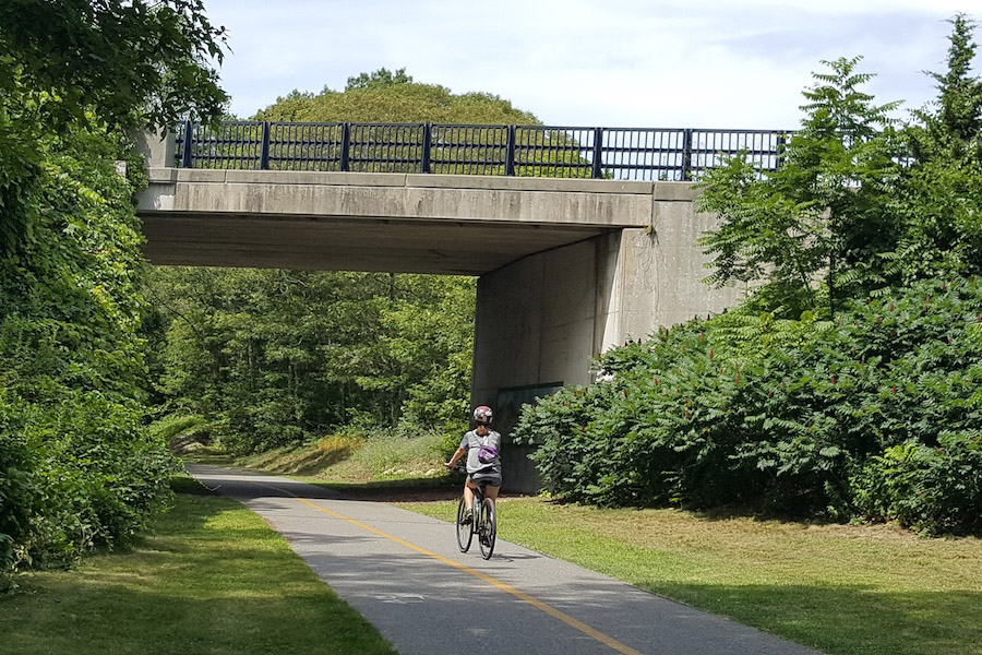 Bicyclists on Massachusetts' Shining Sea Bikeway | Photo by Leeann Sinpatanasakul