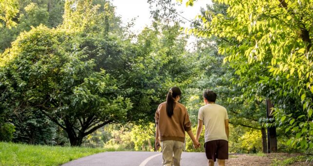 Walkers on Virginia's Mount Vernon Trail in Rosslyn | Photo courtesy Rosslyn BID