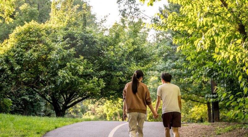 Walkers on Virginia's Mount Vernon Trail in Rosslyn | Photo courtesy Rosslyn BID