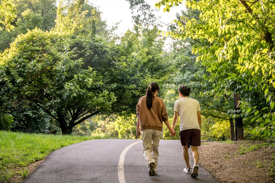 Walkers on Virginia's Mount Vernon Trail in Rosslyn | Photo courtesy Rosslyn BID